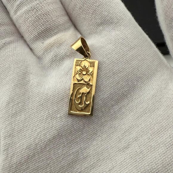 14KT Yellow Gold Single Initial Hawaiian Pendant Hand Carved Plumeria Letter T - Picture 8 of 9